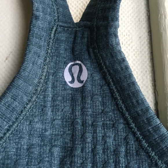 Lululemon 6 ~ EUC ‘ebb to street’ tank deep green colour - Picture 2 of 6